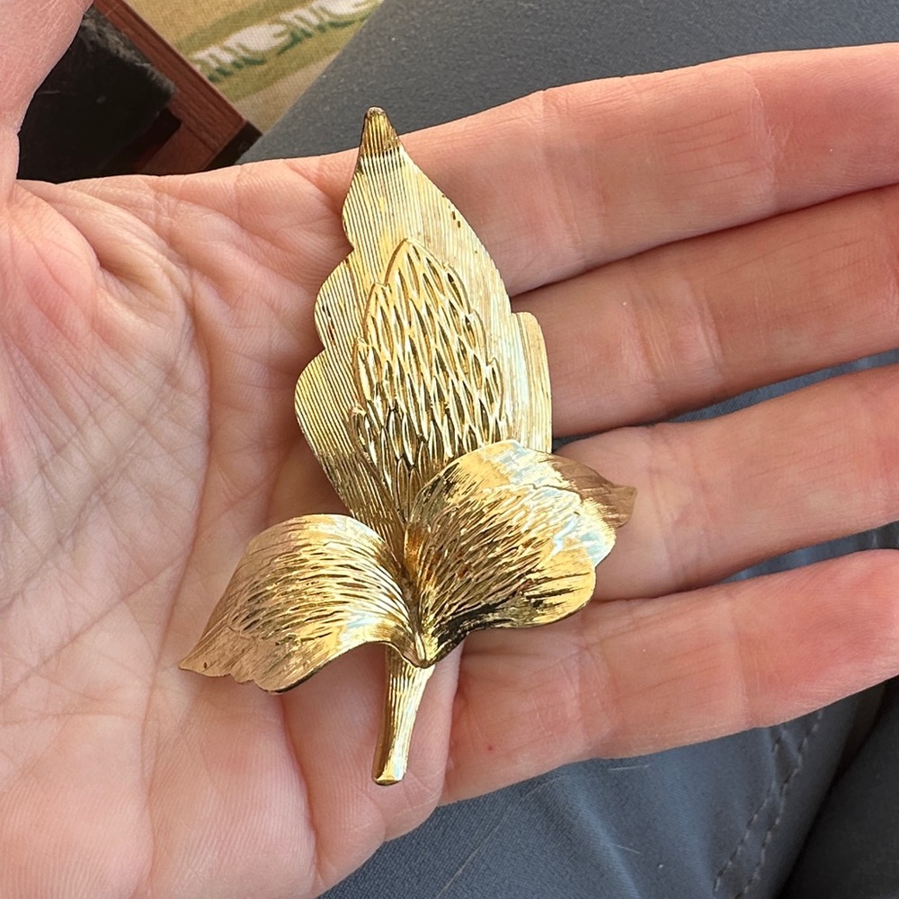 Vintage Goldtone Leaf Brooch
